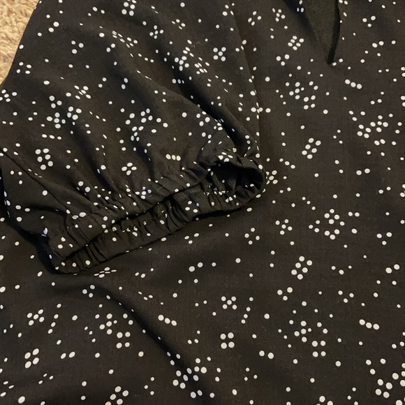 Black and white print blouse like new! - Picture 3 of 4
